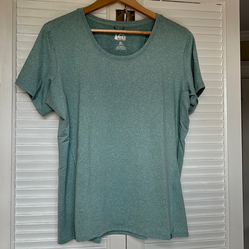 REI hiking/biking shirt sleeve tee
